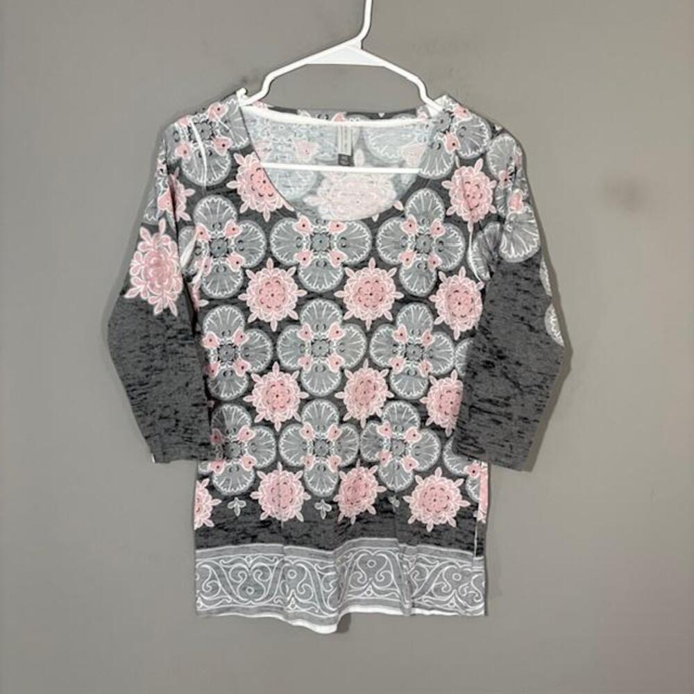 Whimsy Rose T-Shirt Womens XS Gray Floral Studded Scoop 3/4 Sleeve Tunic Top